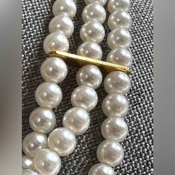 SALE!!!!  EUC! Vintage 3 Strand Fashion Pearl Necklace - Picture 5 of 9